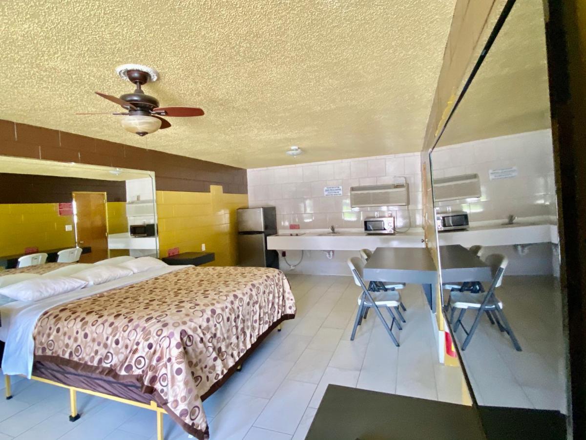 Savannah Inn And Suites Savannah Port Area エクステリア 写真