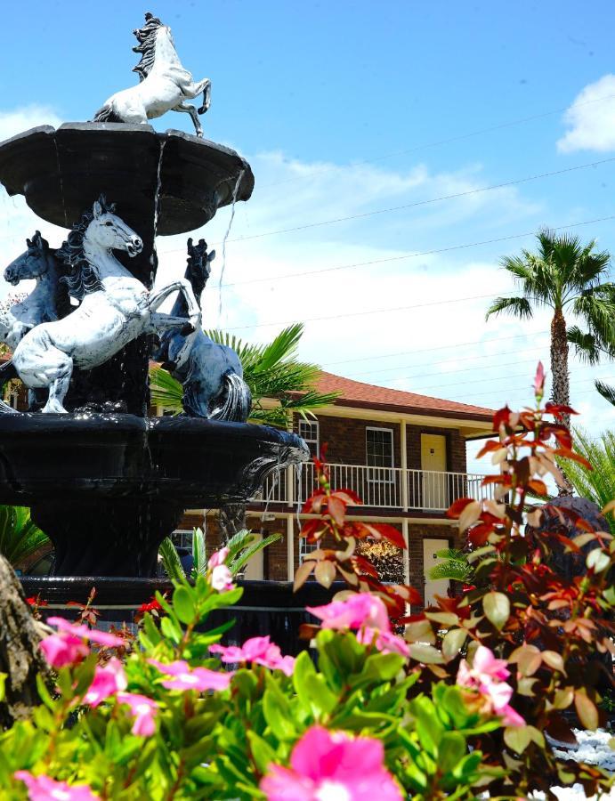 Savannah Inn And Suites Savannah Port Area エクステリア 写真