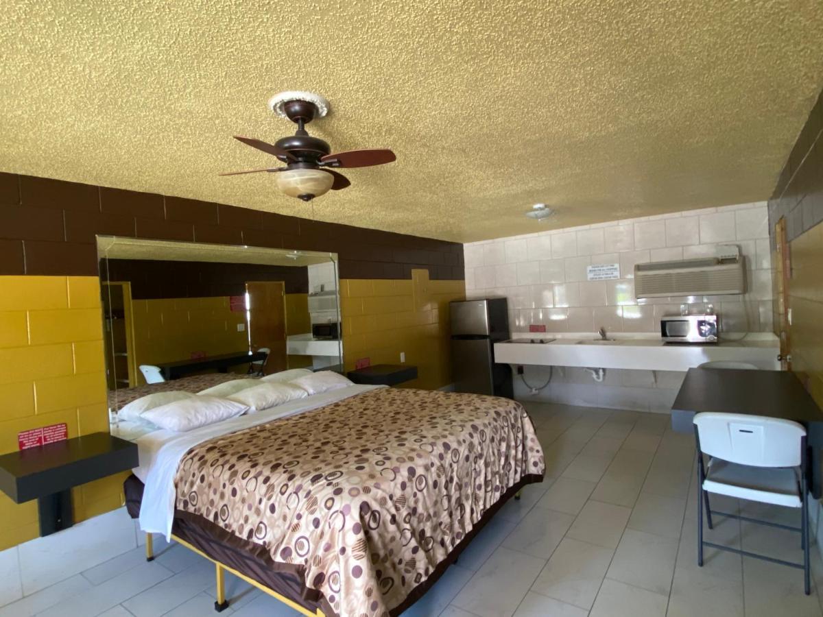 Savannah Inn And Suites Savannah Port Area エクステリア 写真