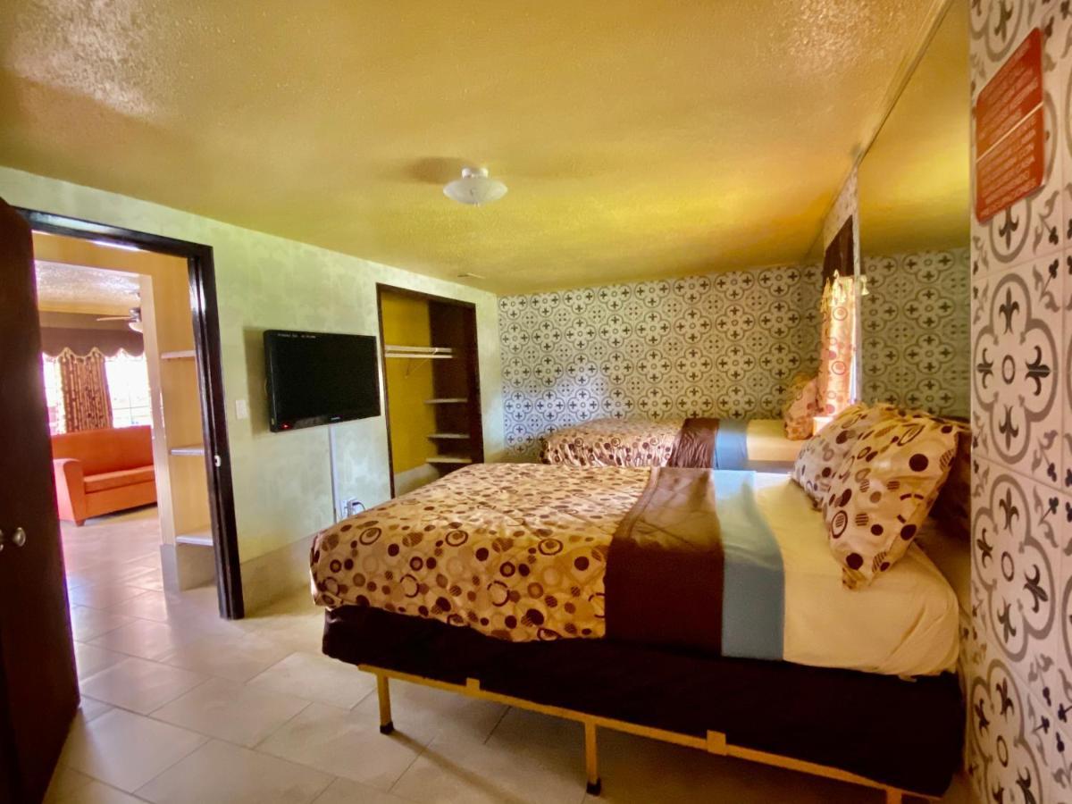 Savannah Inn And Suites Savannah Port Area エクステリア 写真
