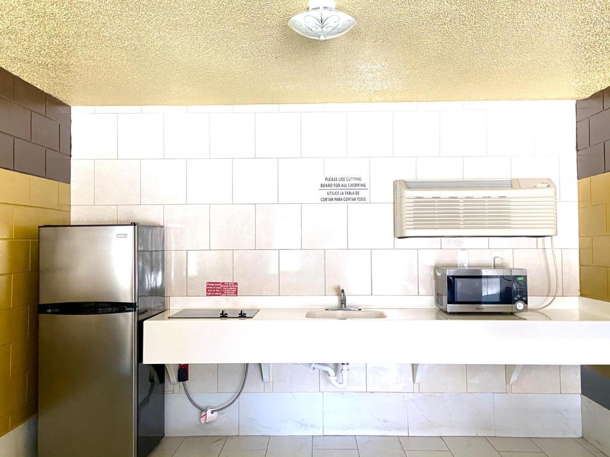 Savannah Inn And Suites Savannah Port Area エクステリア 写真