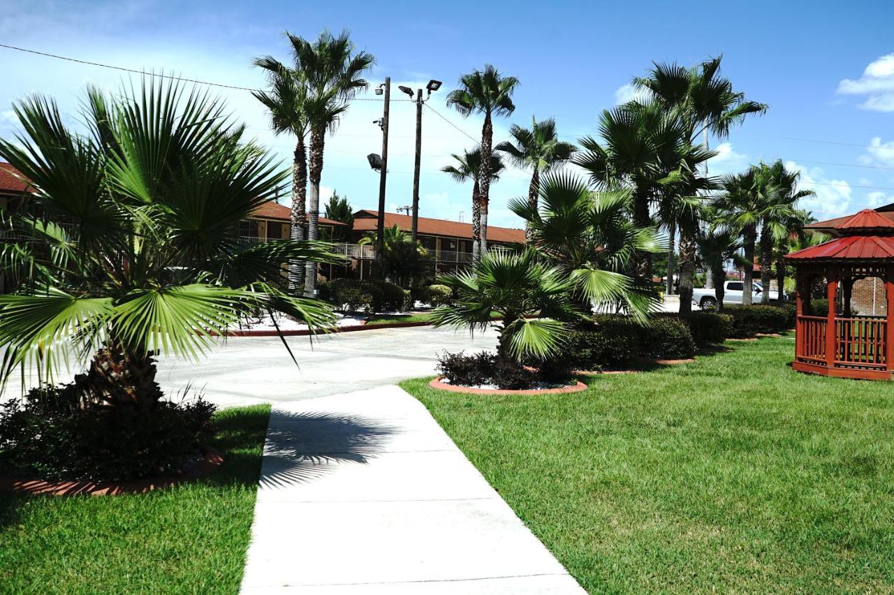 Savannah Inn And Suites Savannah Port Area エクステリア 写真