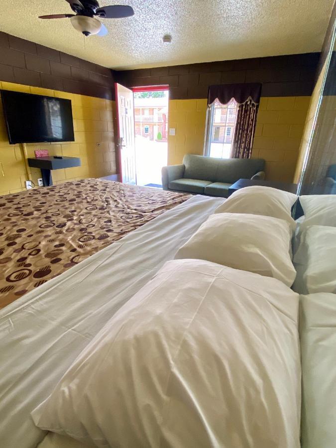Savannah Inn And Suites Savannah Port Area エクステリア 写真