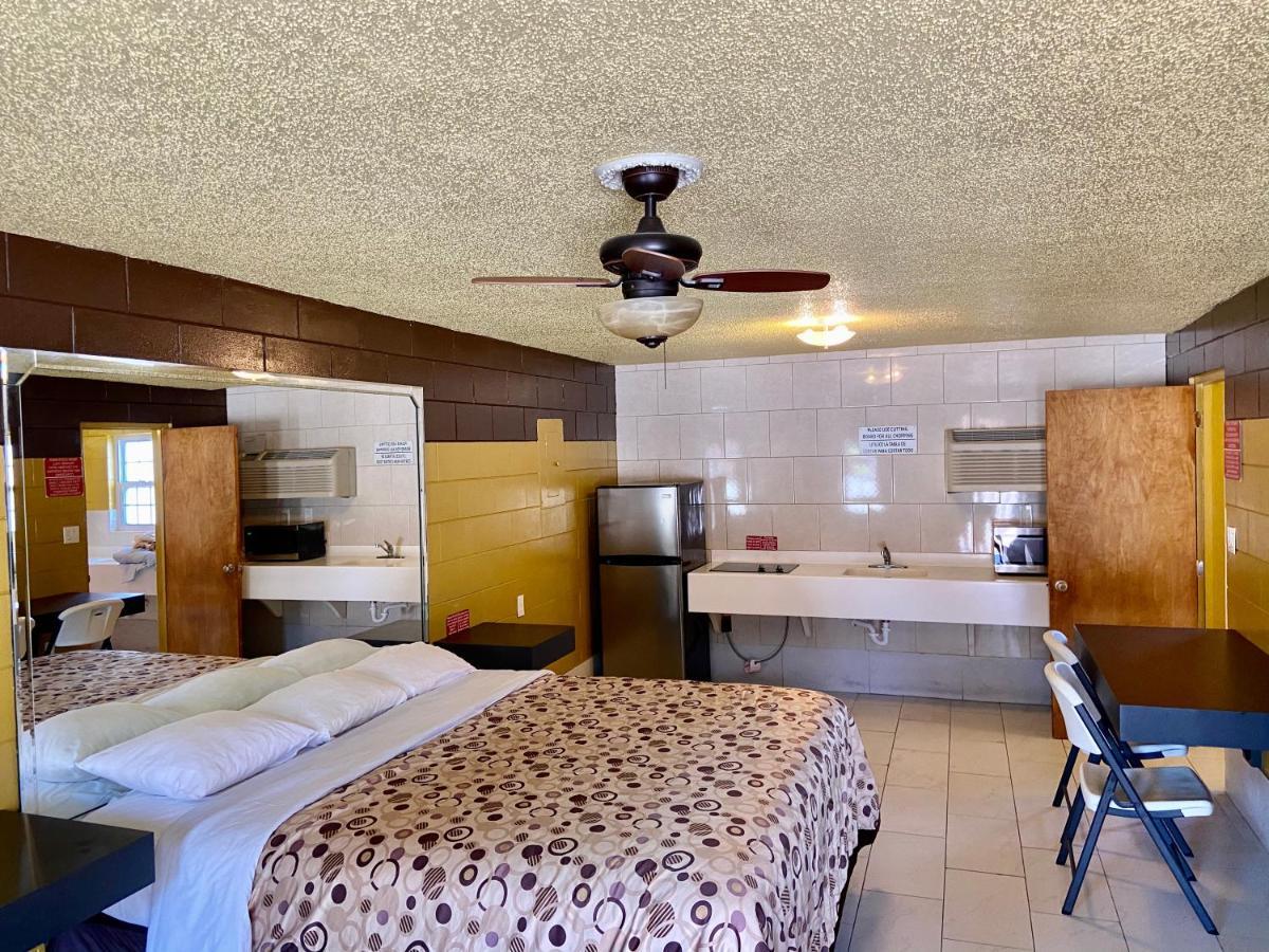 Savannah Inn And Suites Savannah Port Area エクステリア 写真