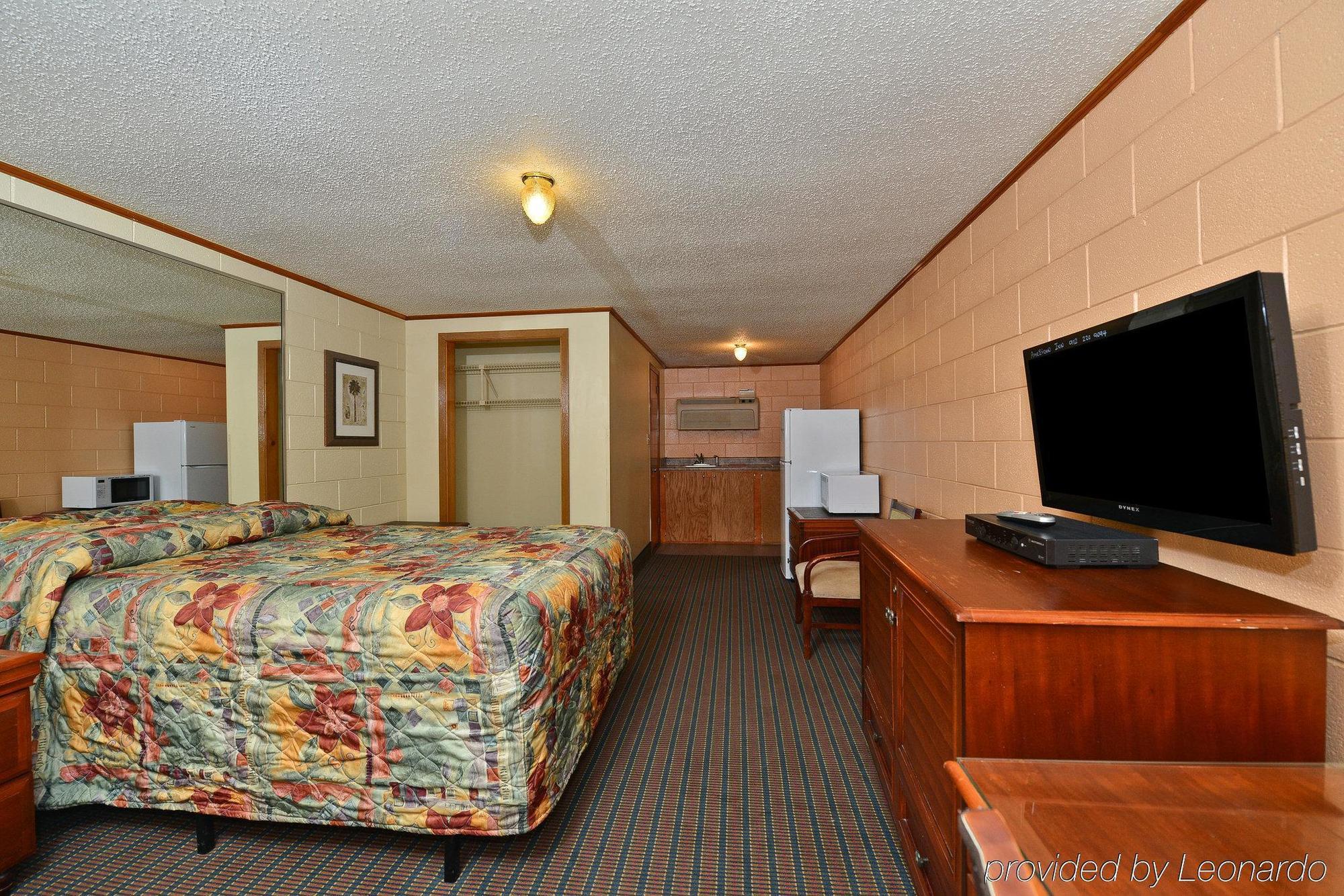 Savannah Inn And Suites Savannah Port Area エクステリア 写真