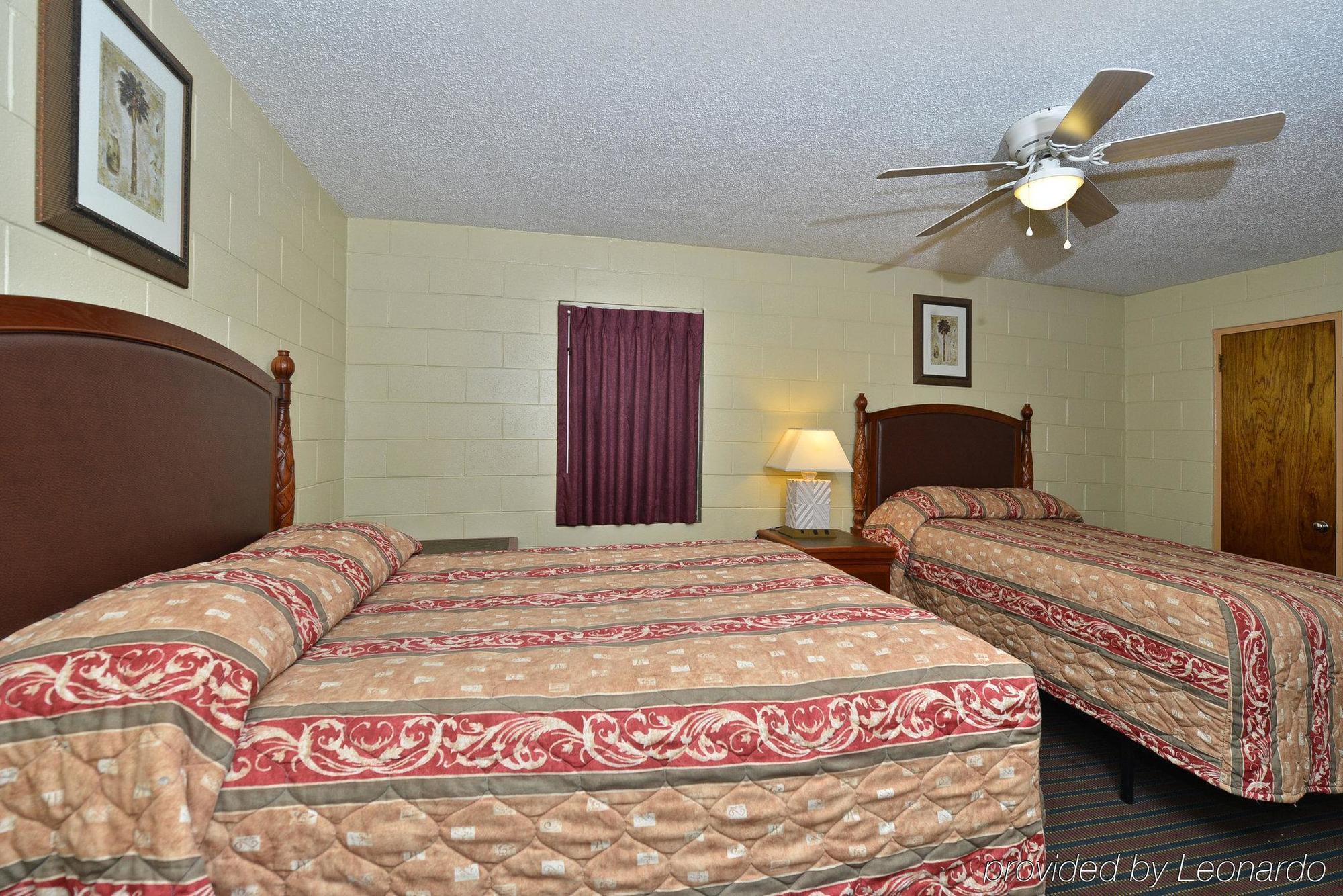 Savannah Inn And Suites Savannah Port Area エクステリア 写真