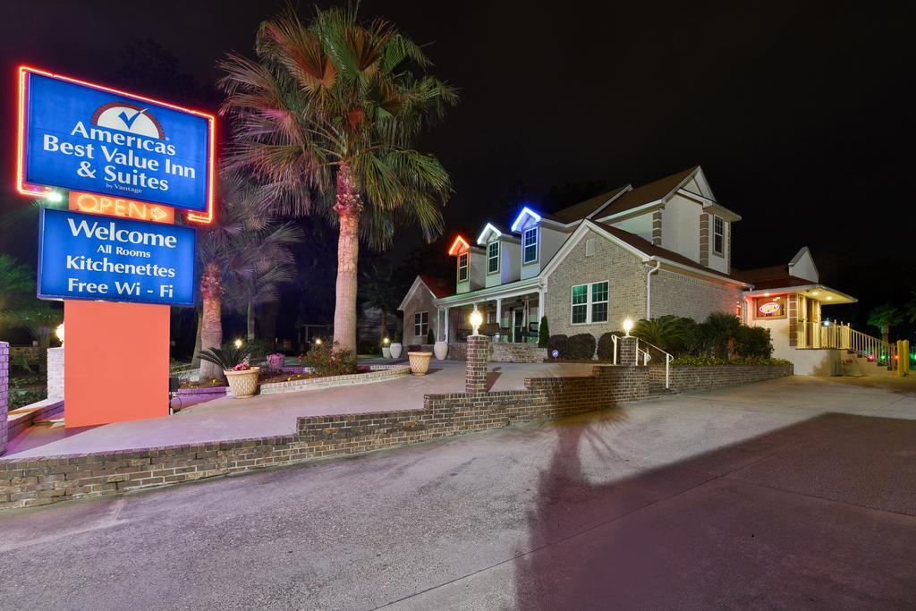 Savannah Inn And Suites Savannah Port Area エクステリア 写真