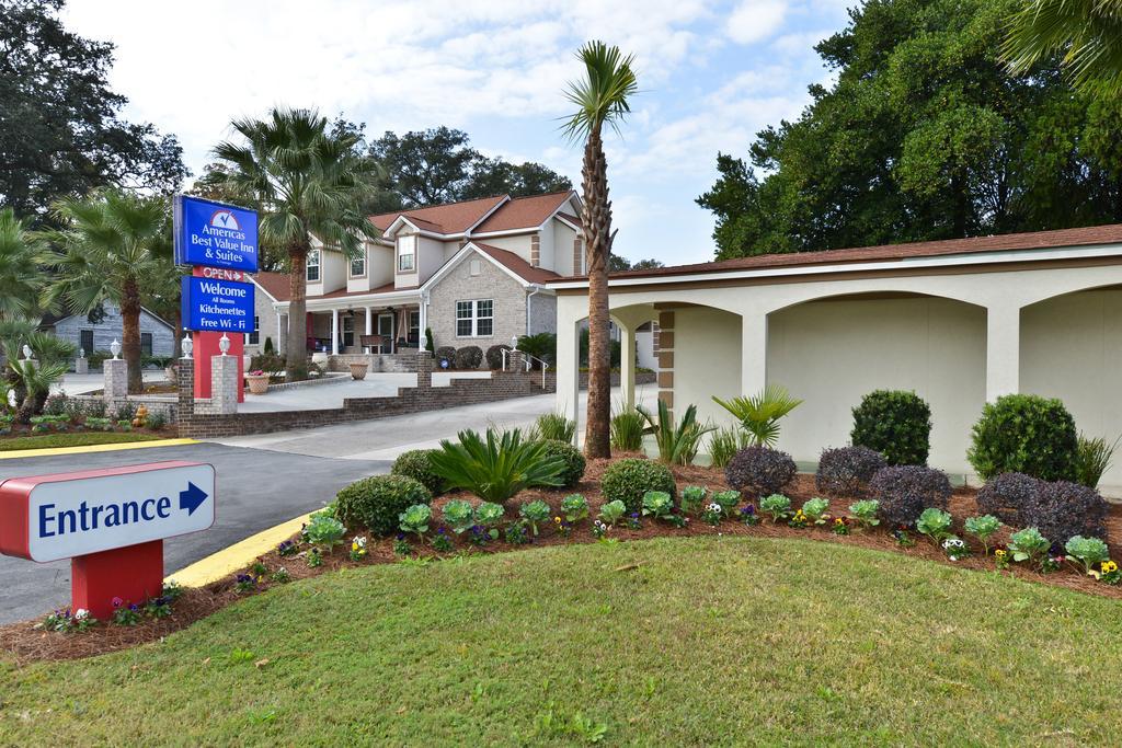 Savannah Inn And Suites Savannah Port Area エクステリア 写真