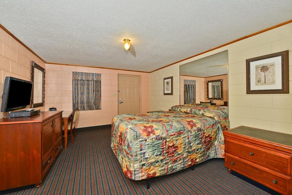 Savannah Inn And Suites Savannah Port Area 部屋 写真